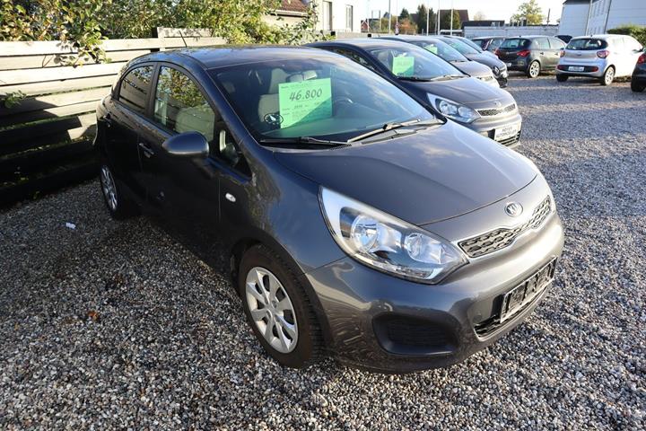 Blå Kia Rio fra 2014