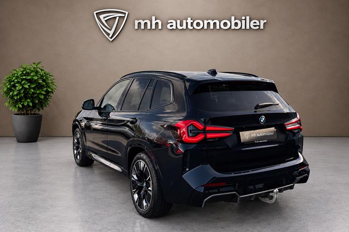 Sort BMW iX3 fra 2023