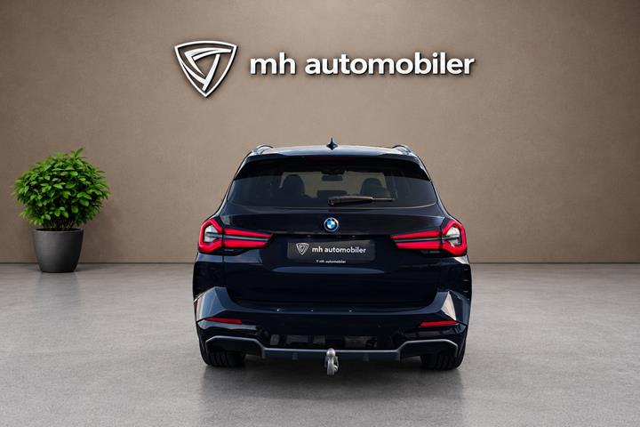Sort BMW iX3 fra 2023
