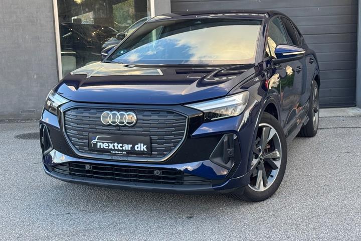 Blå Audi Q4 e-tron fra 2022