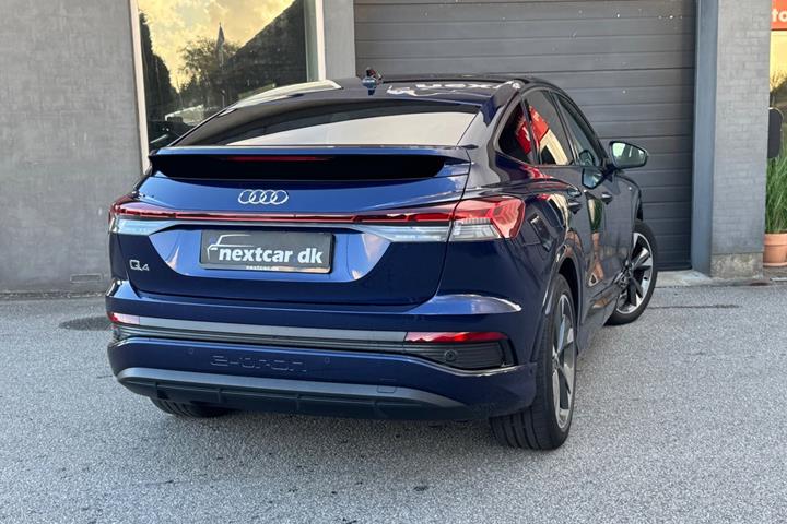 Blå Audi Q4 e-tron fra 2022