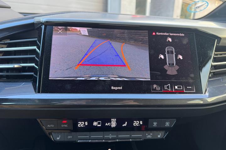 Blå Audi Q4 e-tron fra 2022