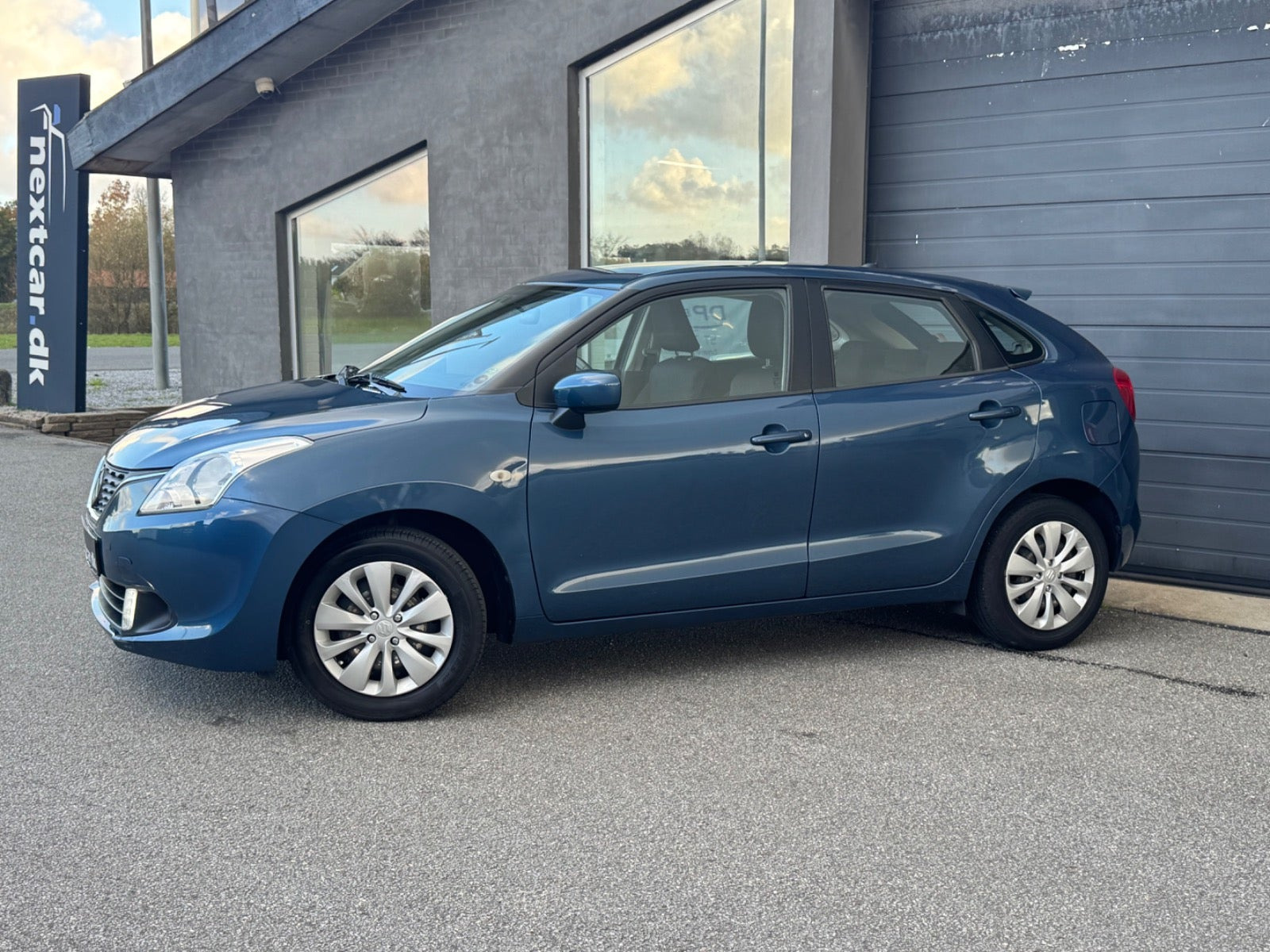 Blå Suzuki Baleno fra 2018