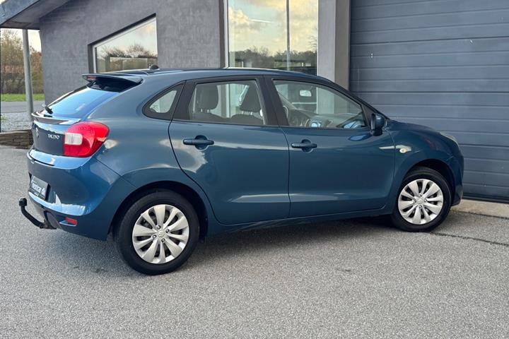 Blå Suzuki Baleno fra 2018