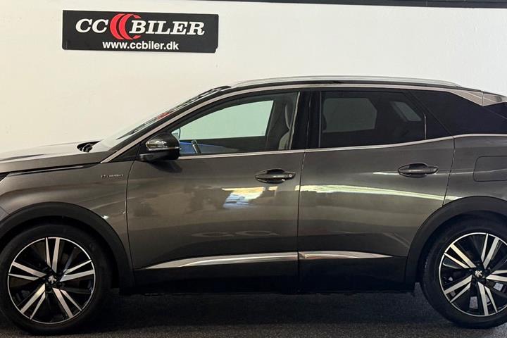 Grå Peugeot 3008 fra 2021