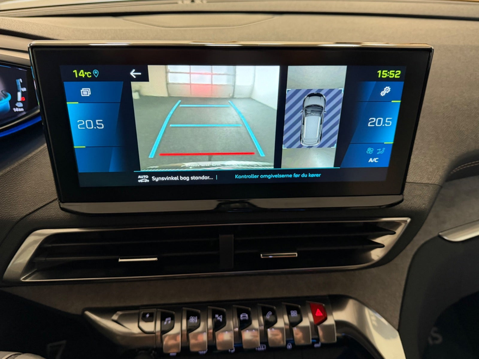 Grå Peugeot 3008 fra 2021