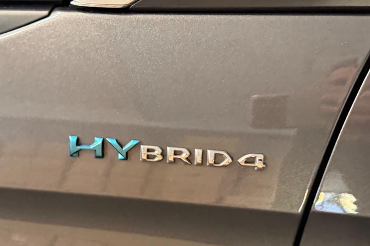 Grå Peugeot 3008 fra 2021