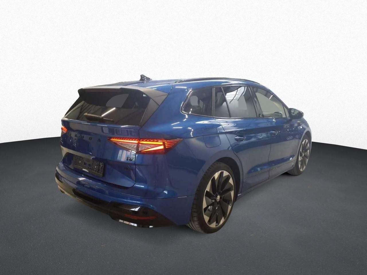 Blå Skoda Enyaq fra 2023