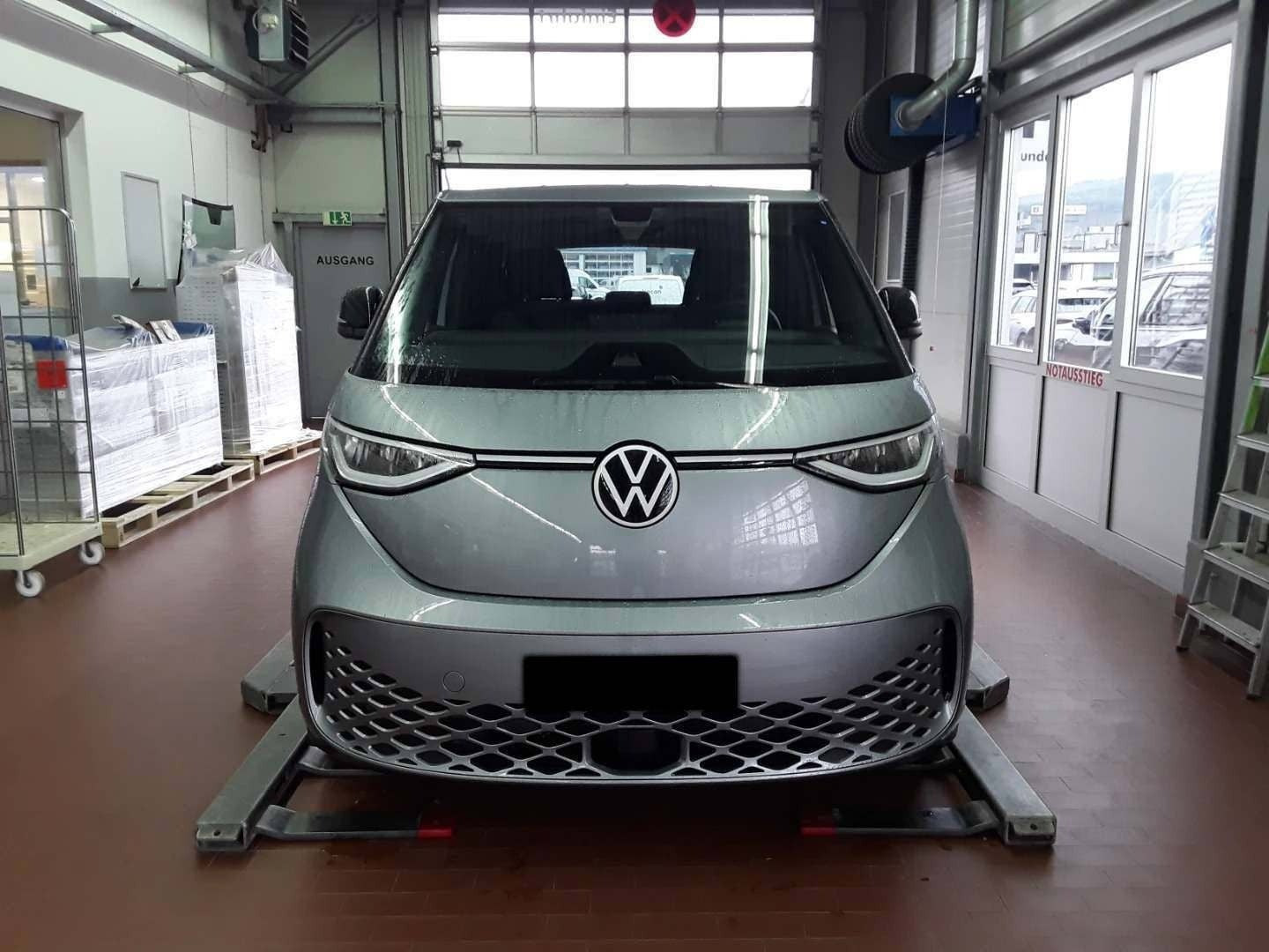 Sølv VW ID.Buzz fra 2025