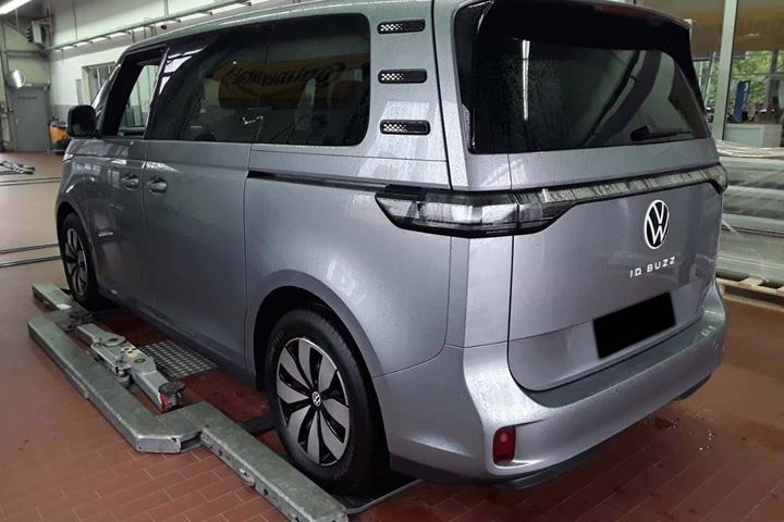 Sølv VW ID.Buzz fra 2025