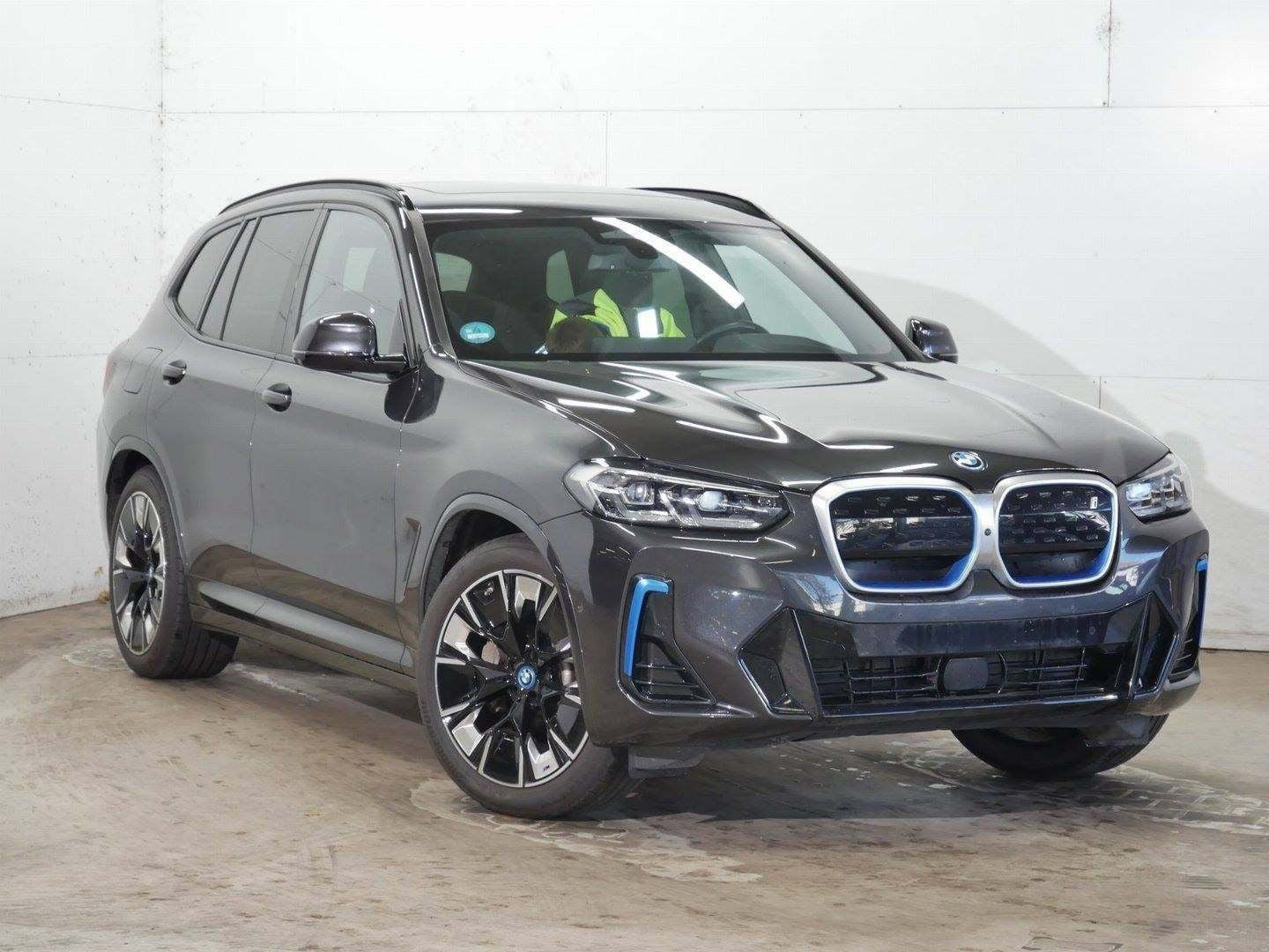 BMW iX3 Charged Plus M-Sport