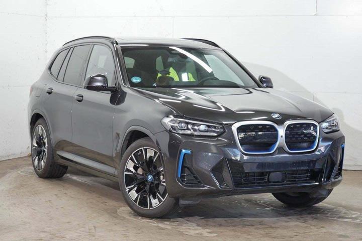 Grå BMW iX3 fra 2023