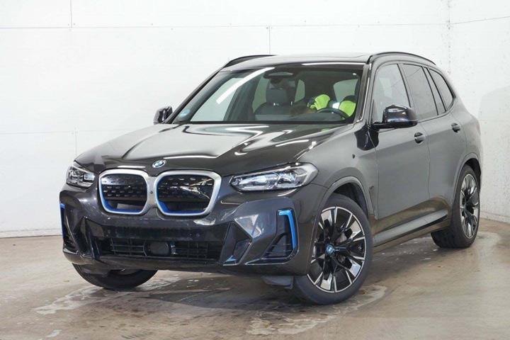 Grå BMW iX3 fra 2023