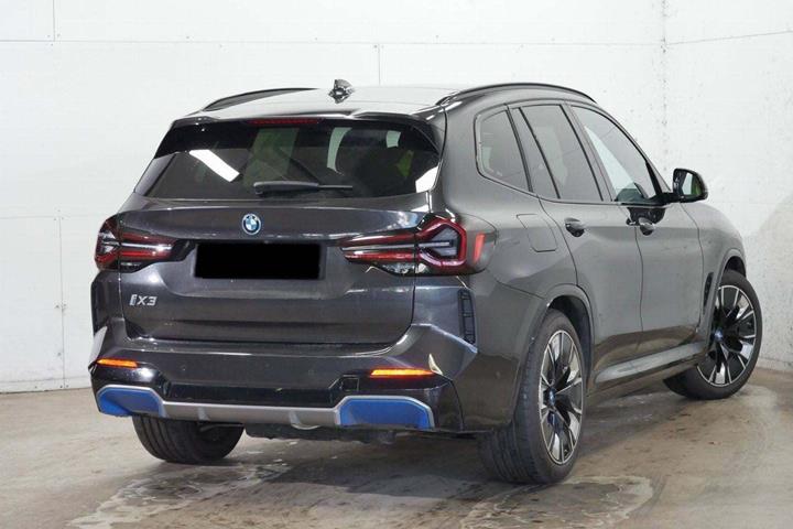 Grå BMW iX3 fra 2023