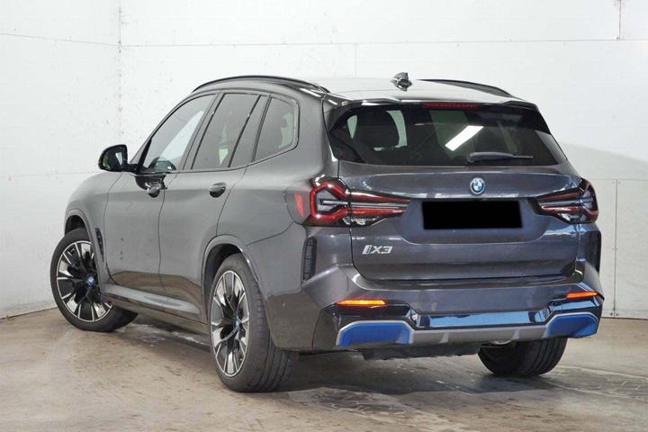 Grå BMW iX3 fra 2023