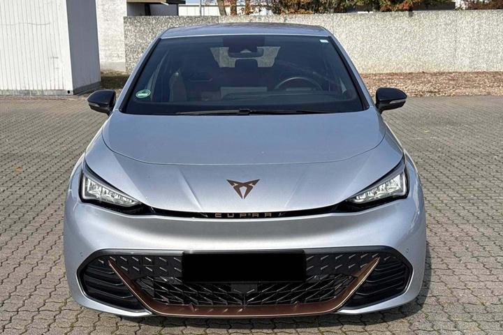 Sølv Cupra Born fra 2023