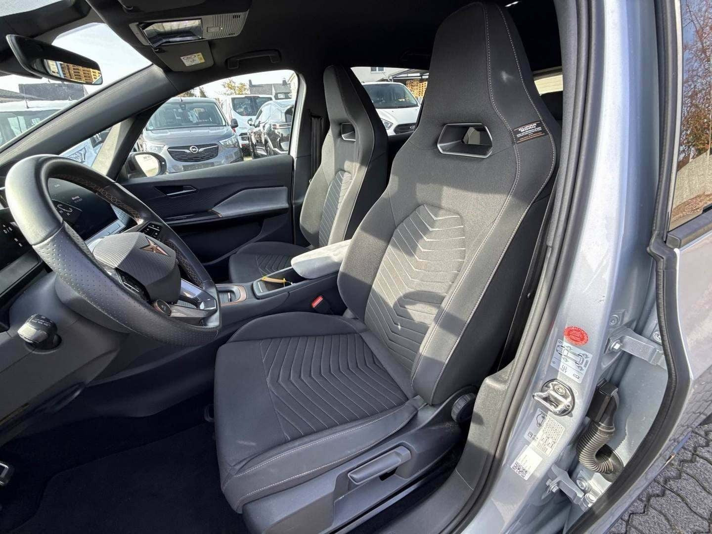 Sølv Cupra Born fra 2023