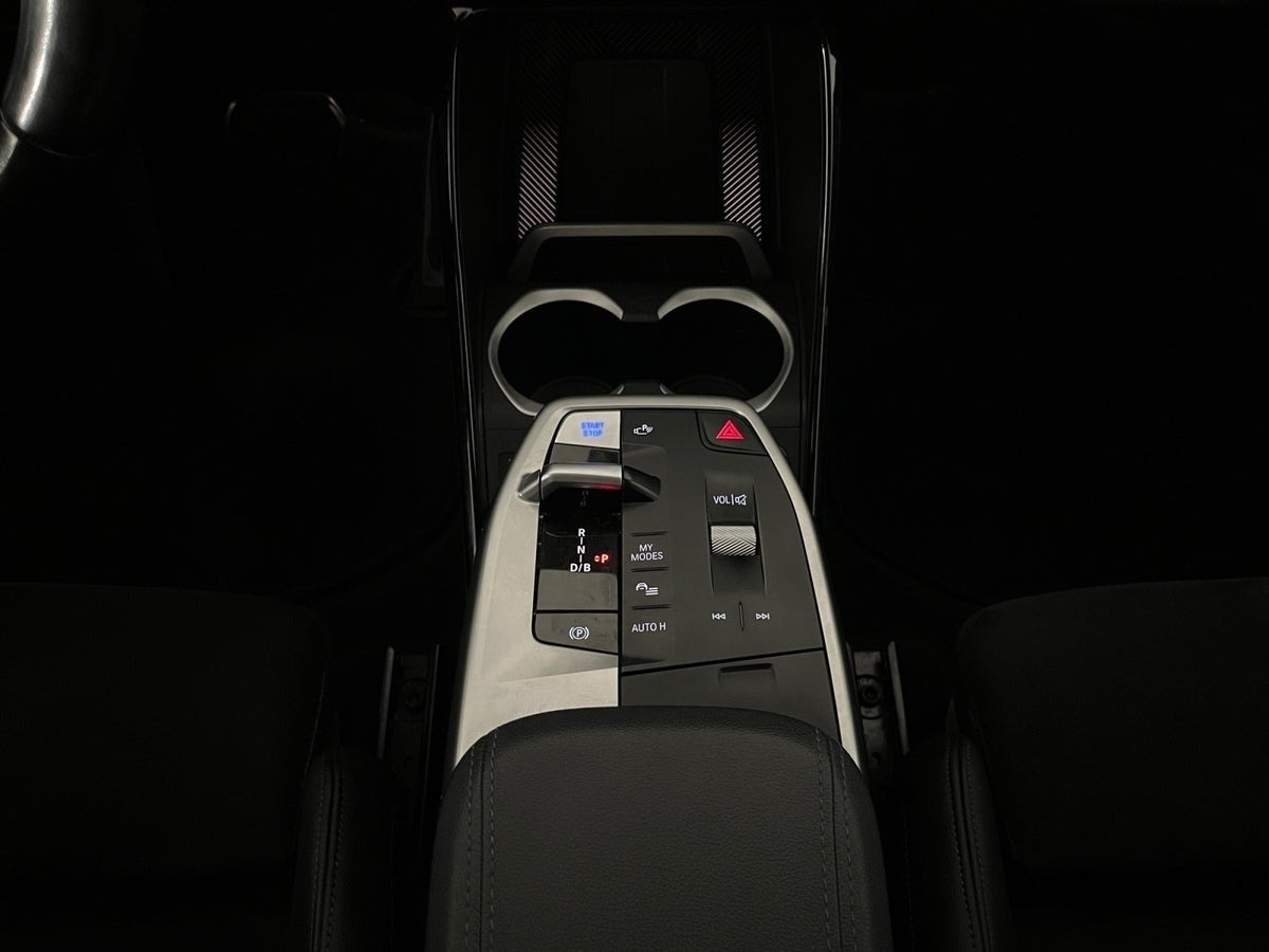 Blå BMW iX1 fra 2023