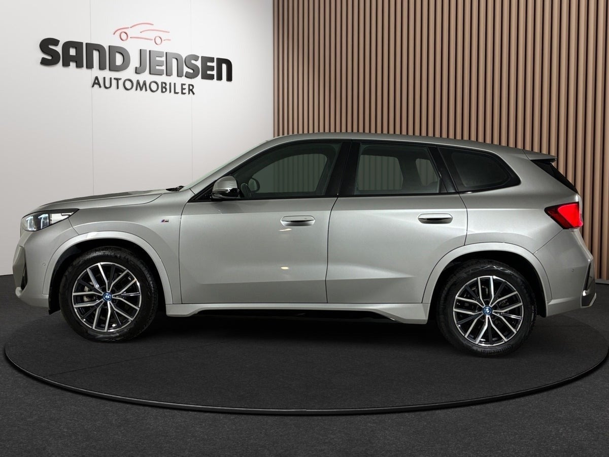 Grå BMW iX1 fra 2024