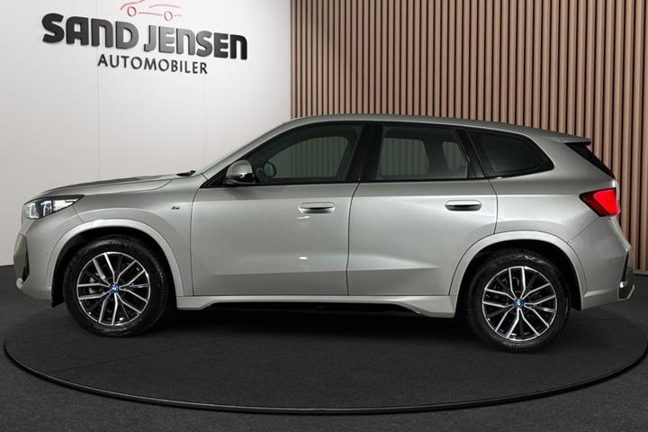 Grå BMW iX1 fra 2024