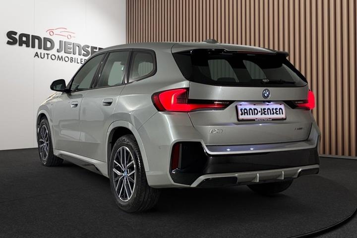 Grå BMW iX1 fra 2024