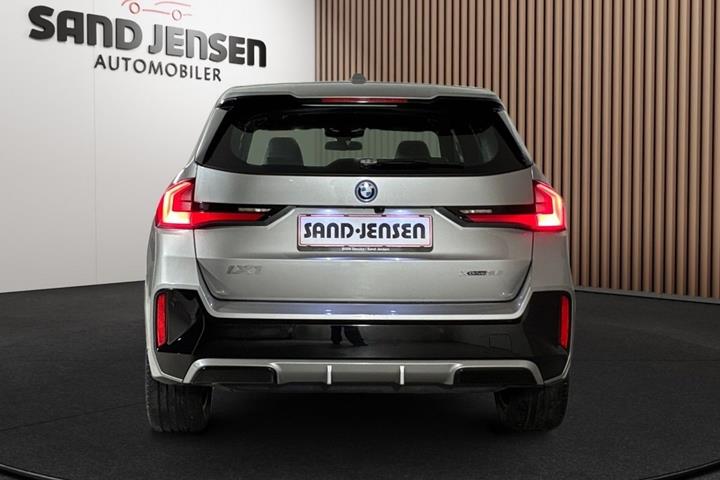 Grå BMW iX1 fra 2024