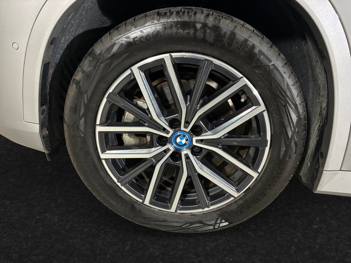 Grå BMW iX1 fra 2024