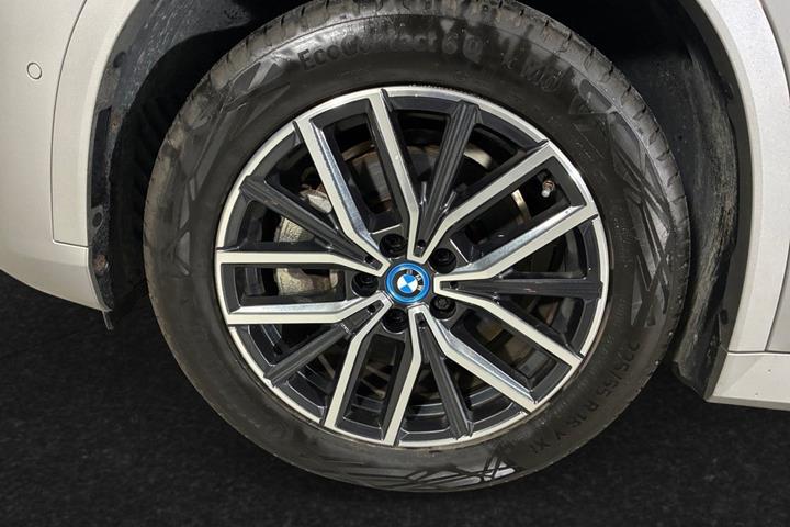Grå BMW iX1 fra 2024