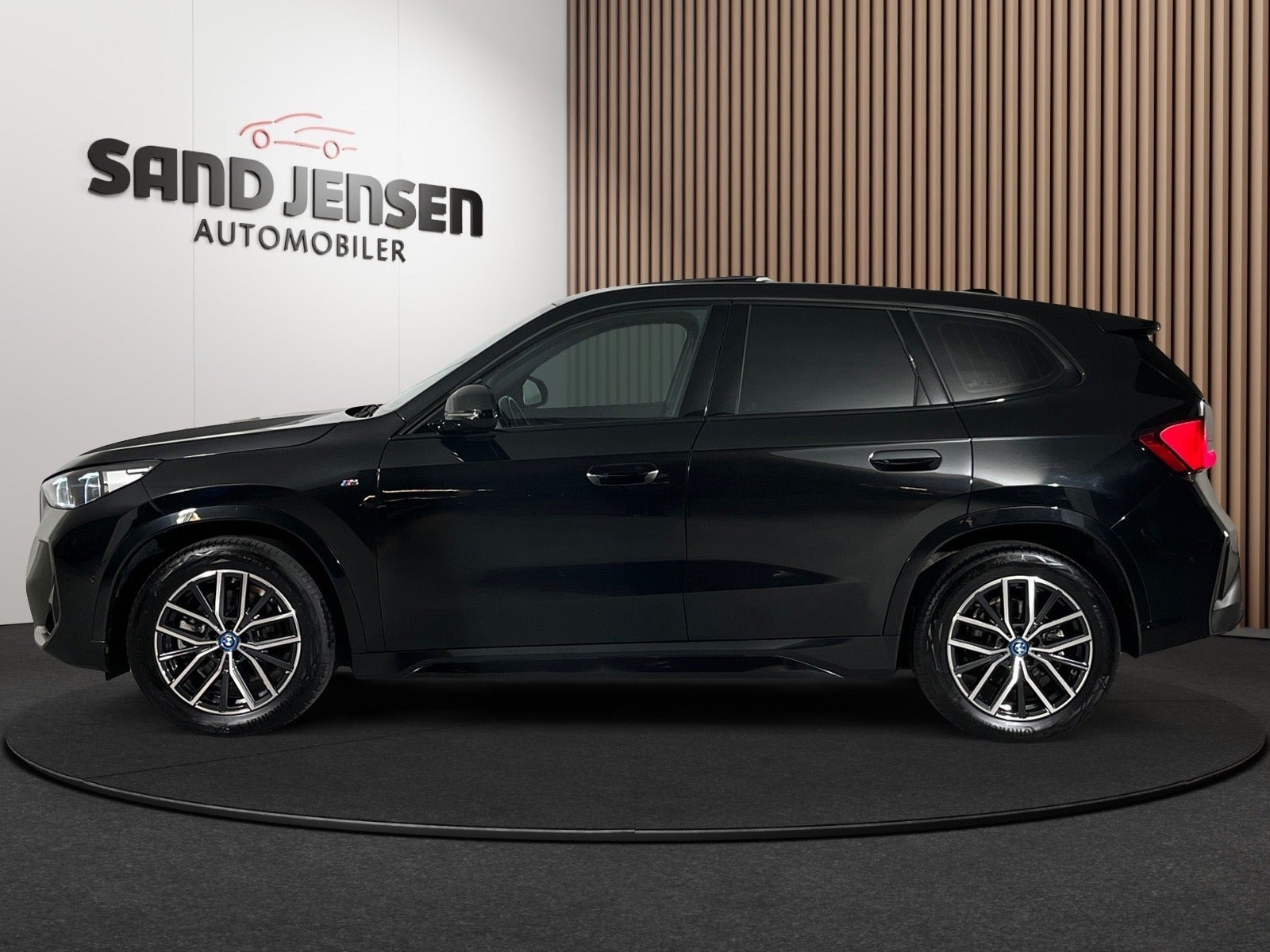 Sort BMW iX1 fra 2023