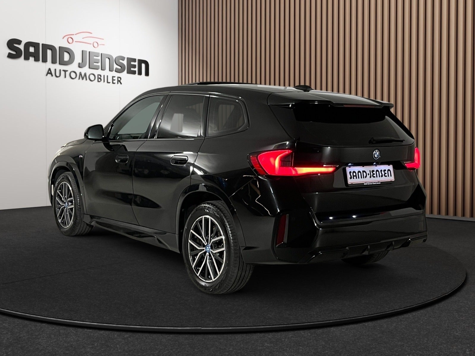 Sort BMW iX1 fra 2023