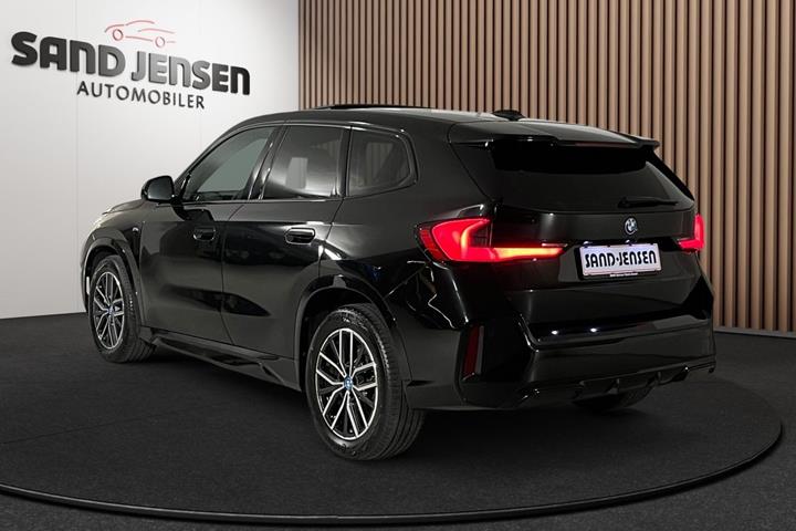 Sort BMW iX1 fra 2023