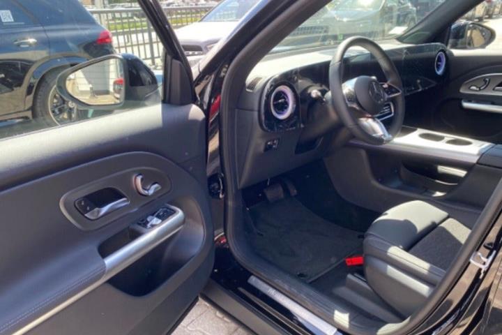 Sort Mercedes GLB250+ fra 2026
