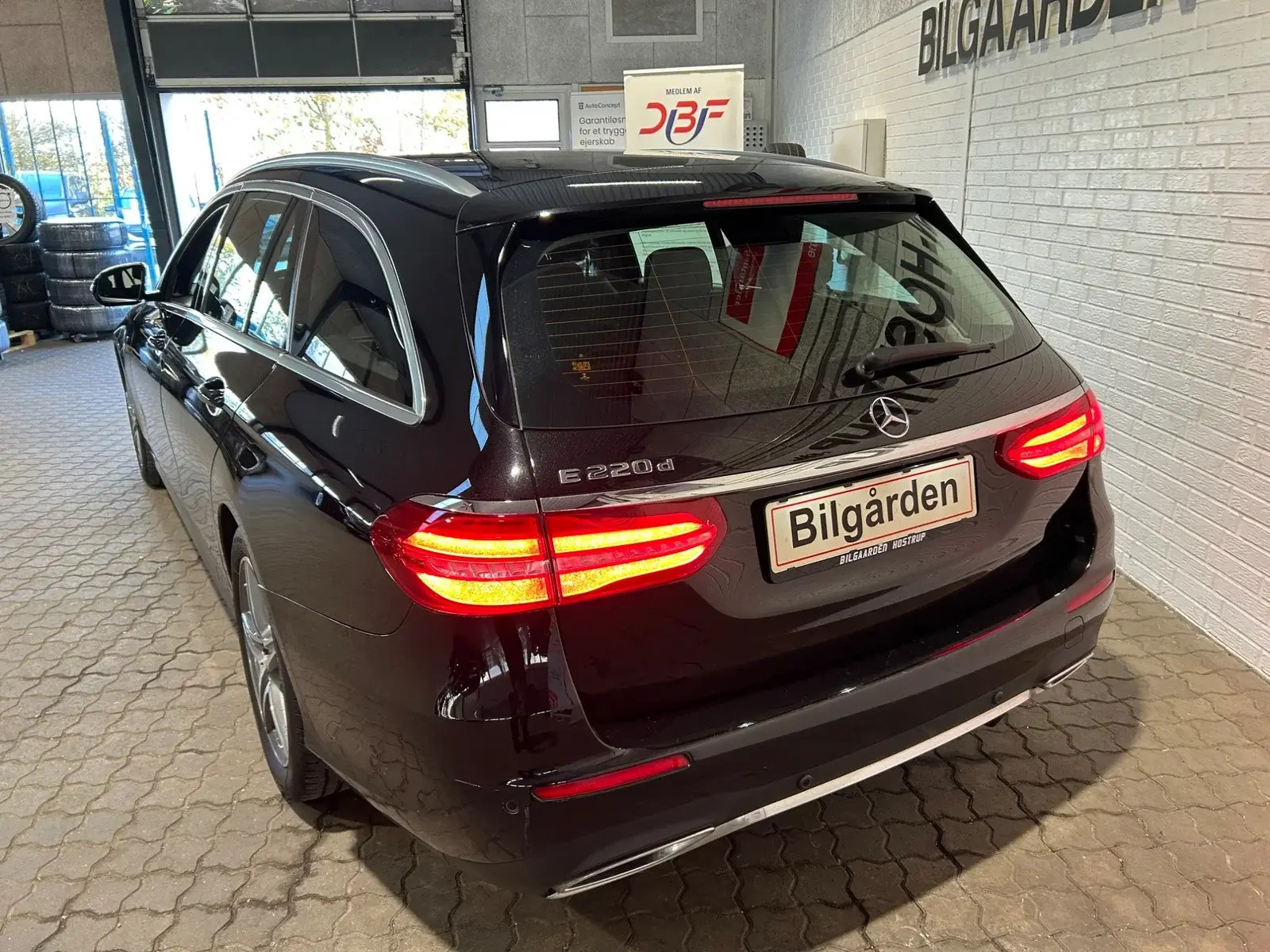 Sort Mercedes E220 d fra 2020