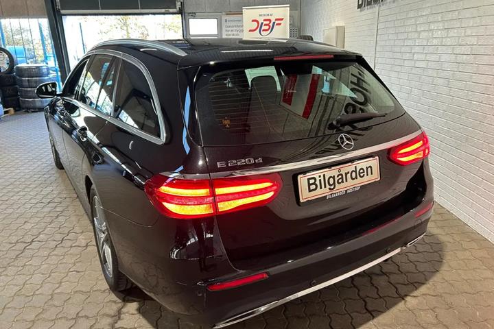 Sort Mercedes E220 d fra 2020