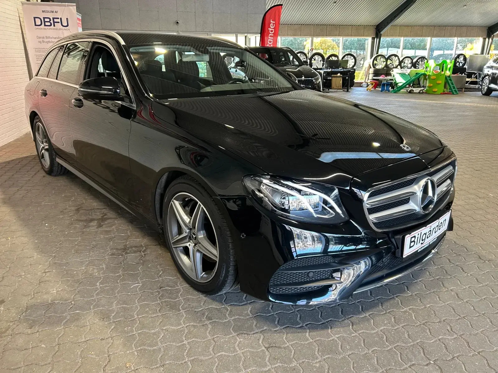 Sort Mercedes E220 d fra 2020