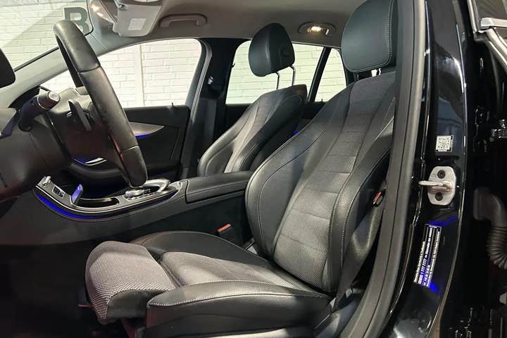 Sort Mercedes E220 d fra 2020