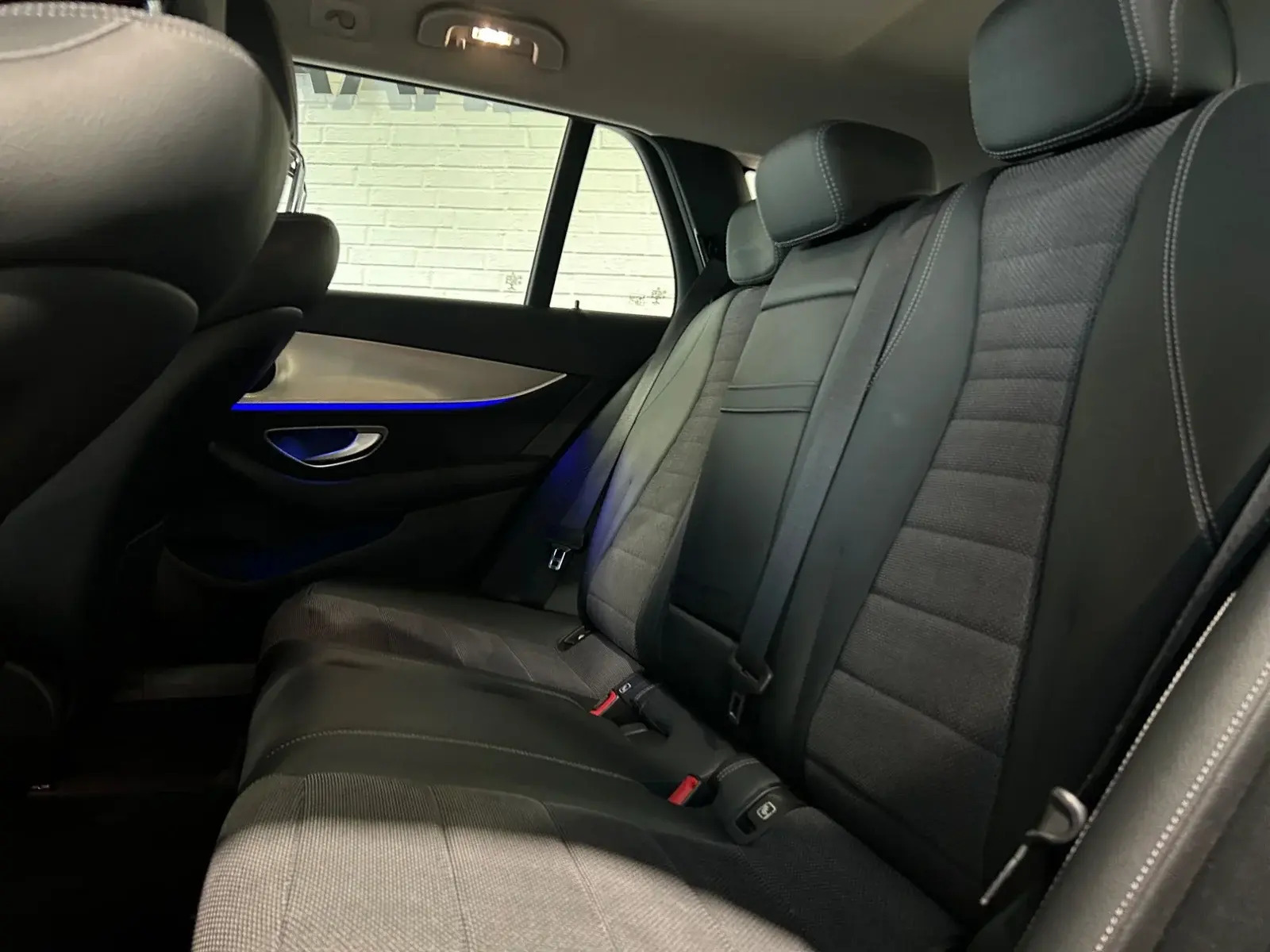 Sort Mercedes E220 d fra 2020