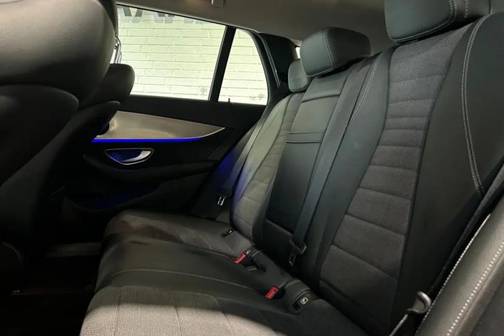 Sort Mercedes E220 d fra 2020