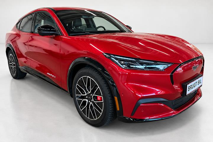 Rød Ford Mustang Mach-E fra 2024