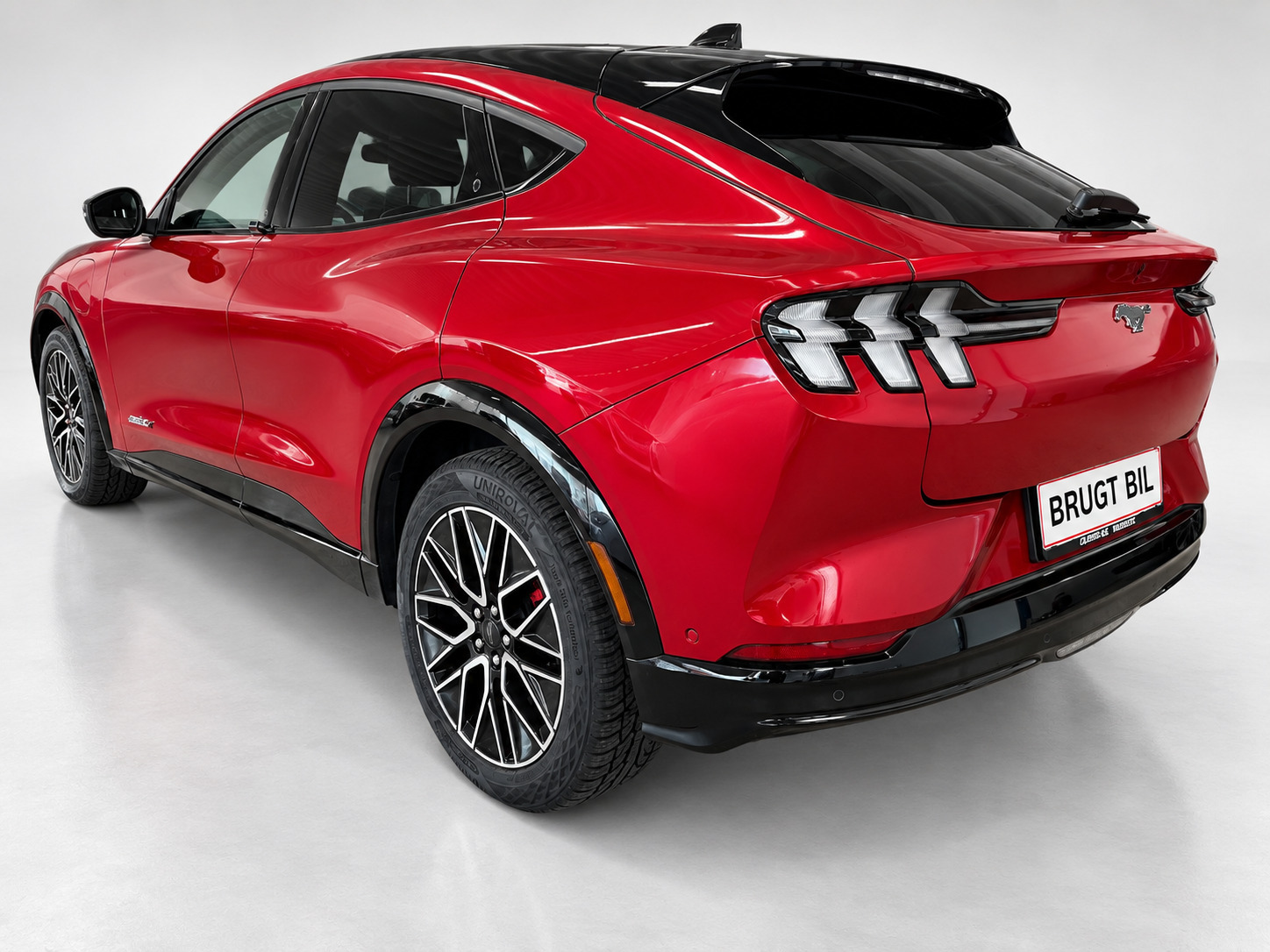 Rød Ford Mustang Mach-E fra 2024