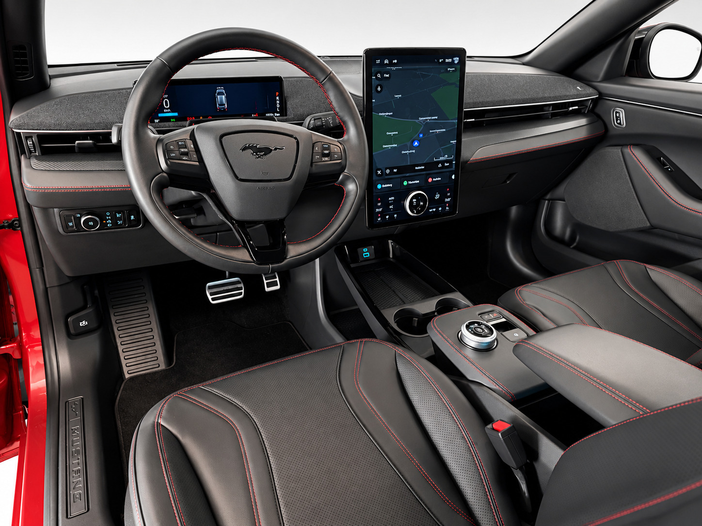 Rød Ford Mustang Mach-E fra 2024