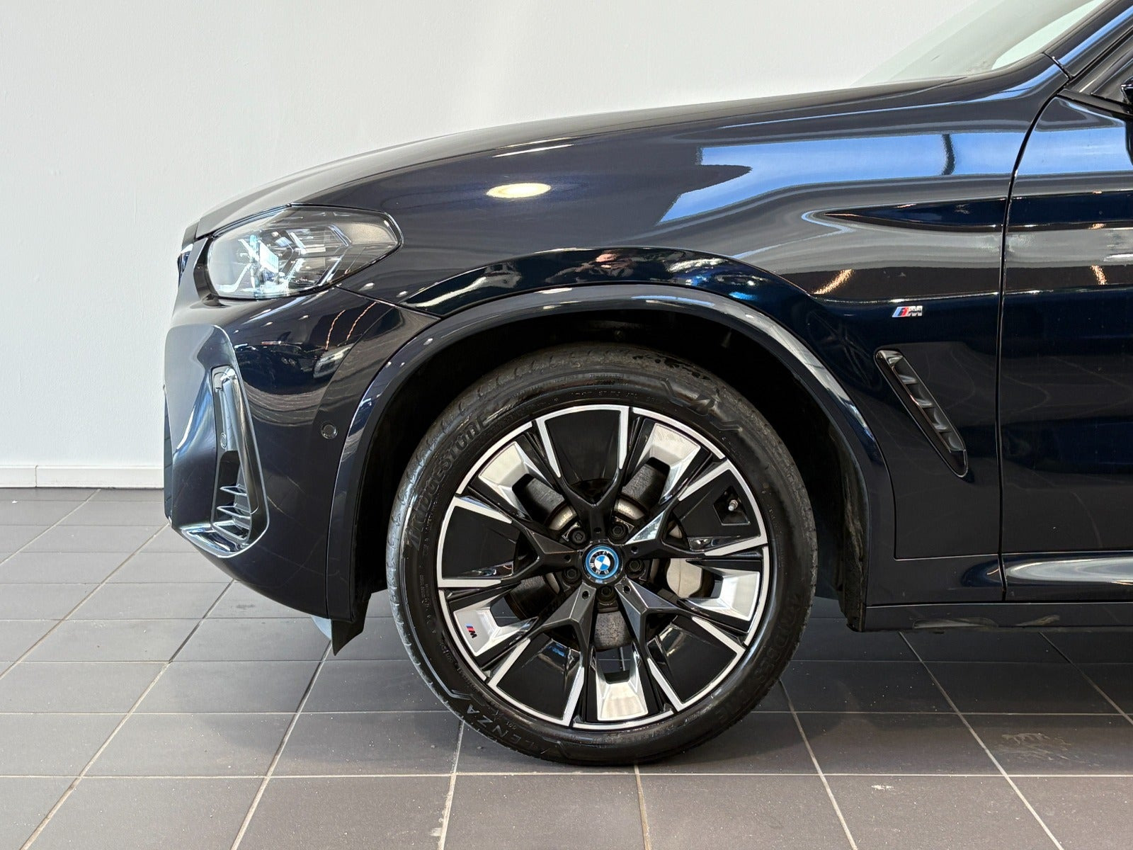 Sort BMW iX3 fra 2023