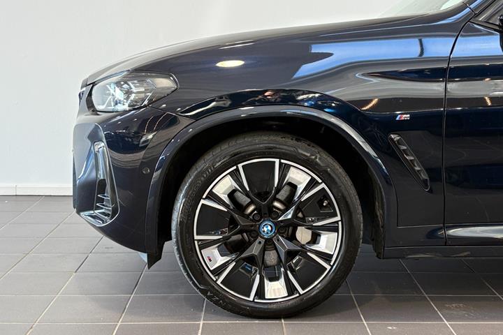 Sort BMW iX3 fra 2023