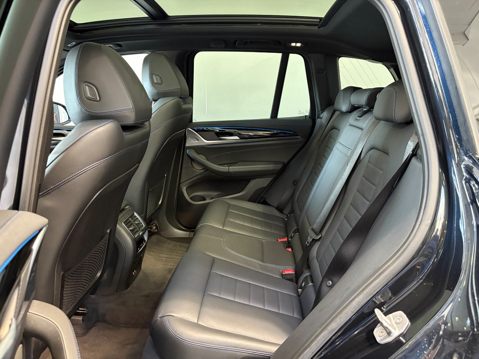 Sort BMW iX3 fra 2023