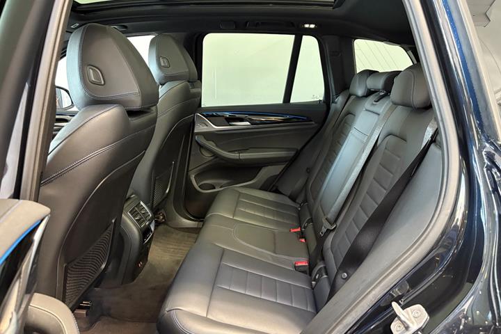 Sort BMW iX3 fra 2023