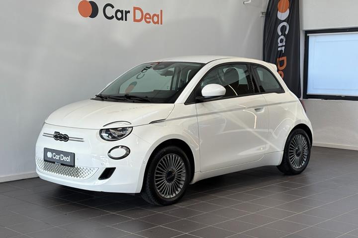 Hvid Fiat 500e fra 2024