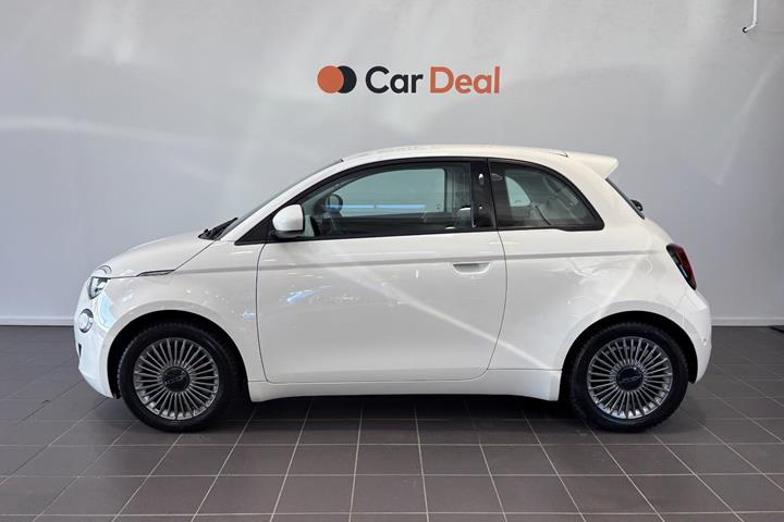 Hvid Fiat 500e fra 2024