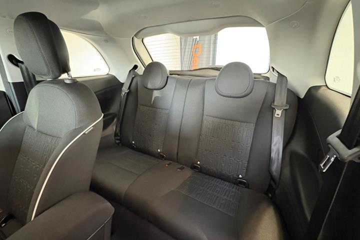 Hvid Fiat 500e fra 2024