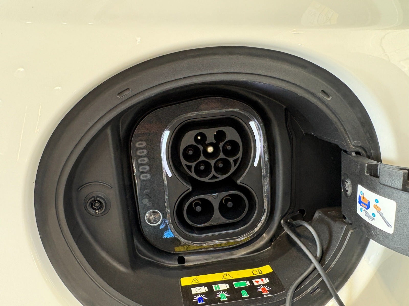 Hvid Fiat 500e fra 2024