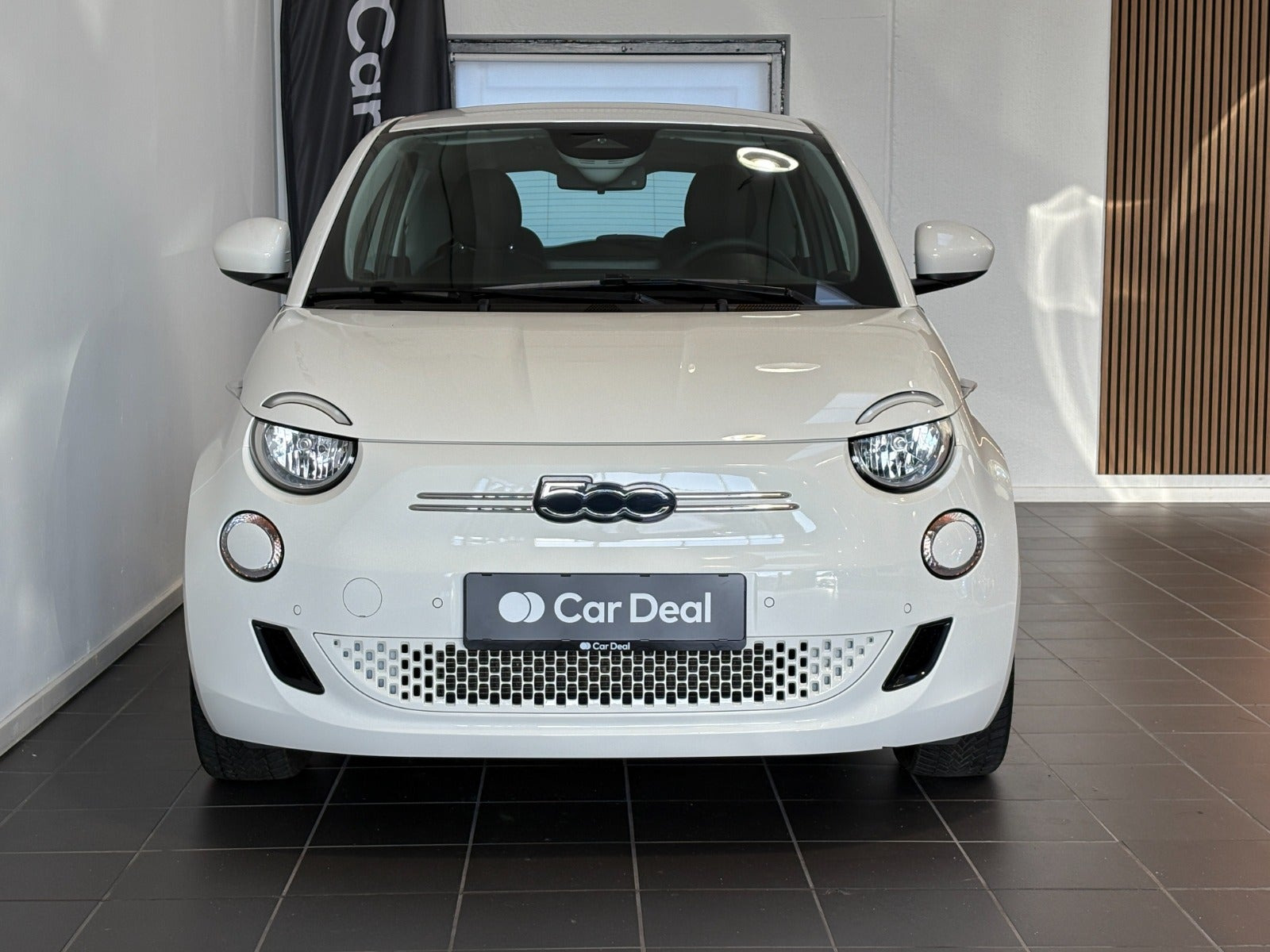 Hvid Fiat 500e fra 2024